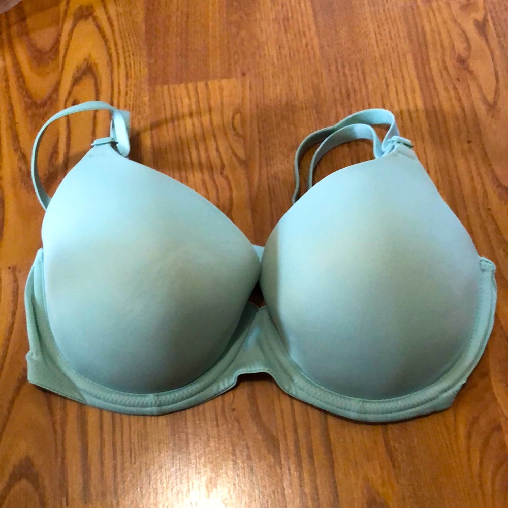 Victoria’s Secret Wear Everywhere Demi. 34D NEW